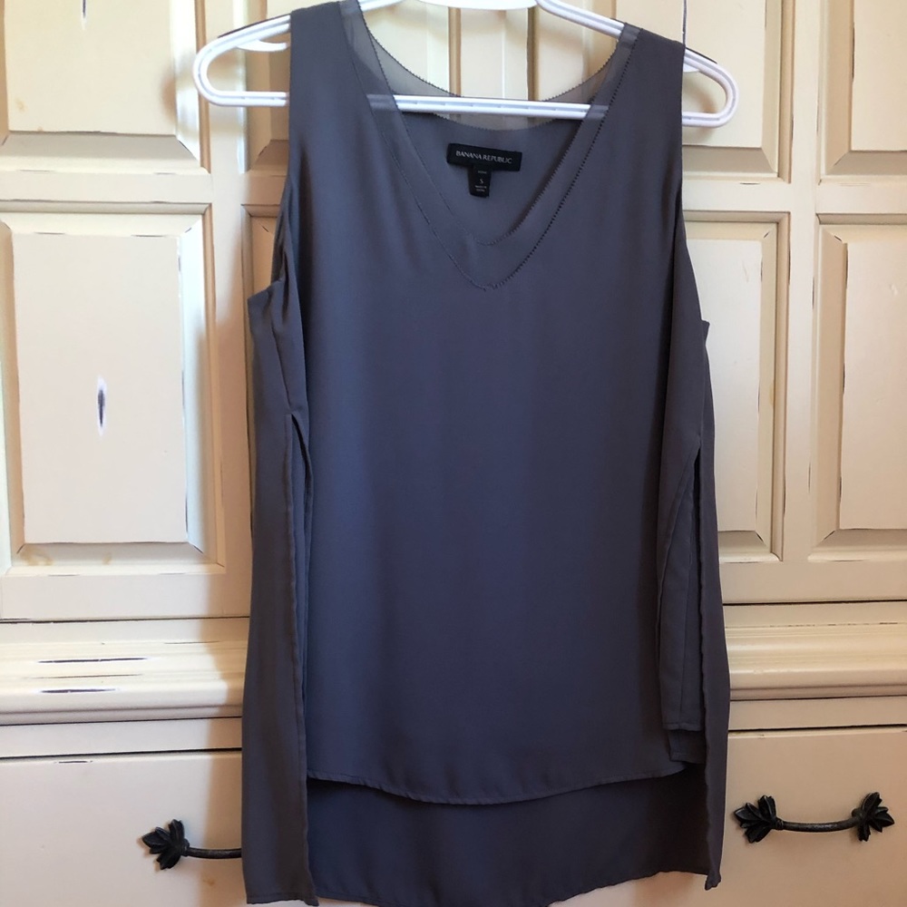 BARELY WORN Banana Republic Grey Blouse